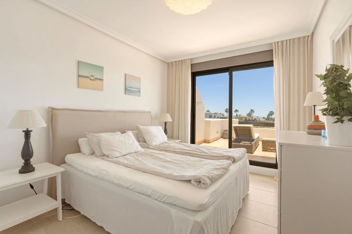 3 sovrum Hus till salu i Estepona med pool garage - 695 000 € (Ref: 9876025)