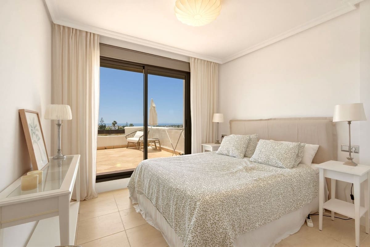 3 sovrum Hus till salu i Estepona med pool garage - 695 000 € (Ref: 9876025)