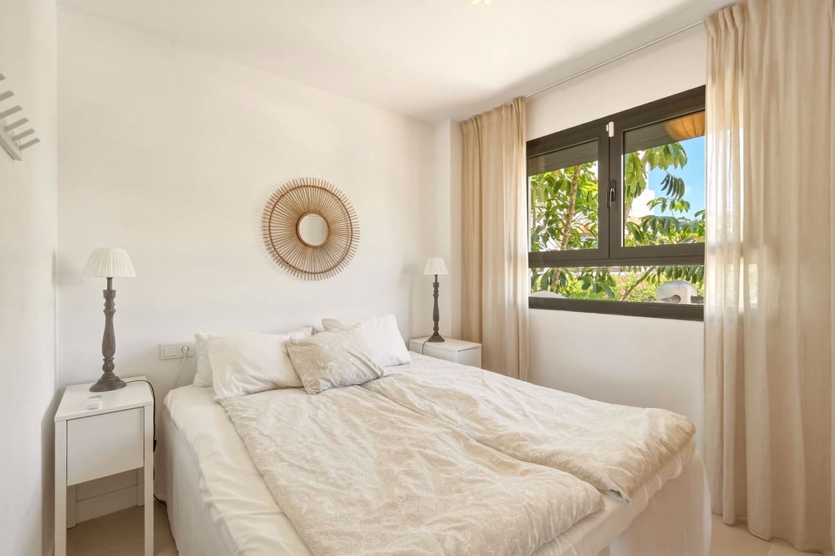 3 sovrum Hus till salu i Estepona med pool garage - 695 000 € (Ref: 9876025)