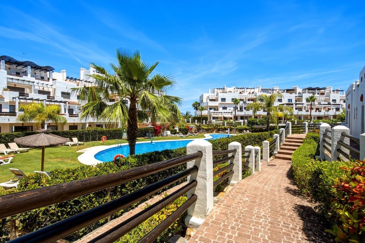 3 sovrum Hus till salu i Estepona med pool garage - 695 000 € (Ref: 9876025)