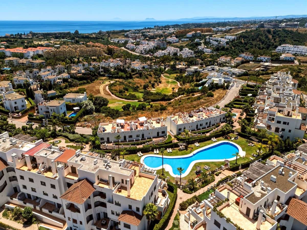 3 sovrum Hus till salu i Estepona med pool garage - 695 000 € (Ref: 9876025)