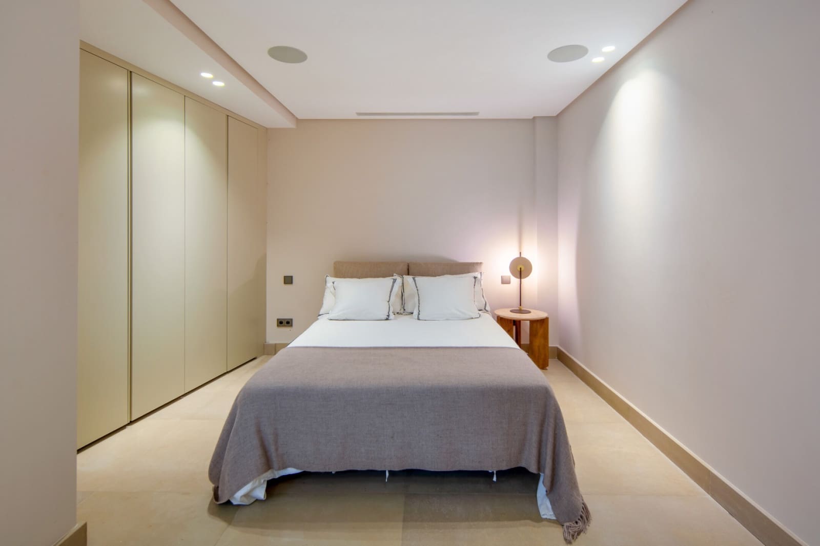 4 soverom Villa til salgs i Nueva Andalucia med svømmebasseng - € 2 775 000 (Ref: 9878982)