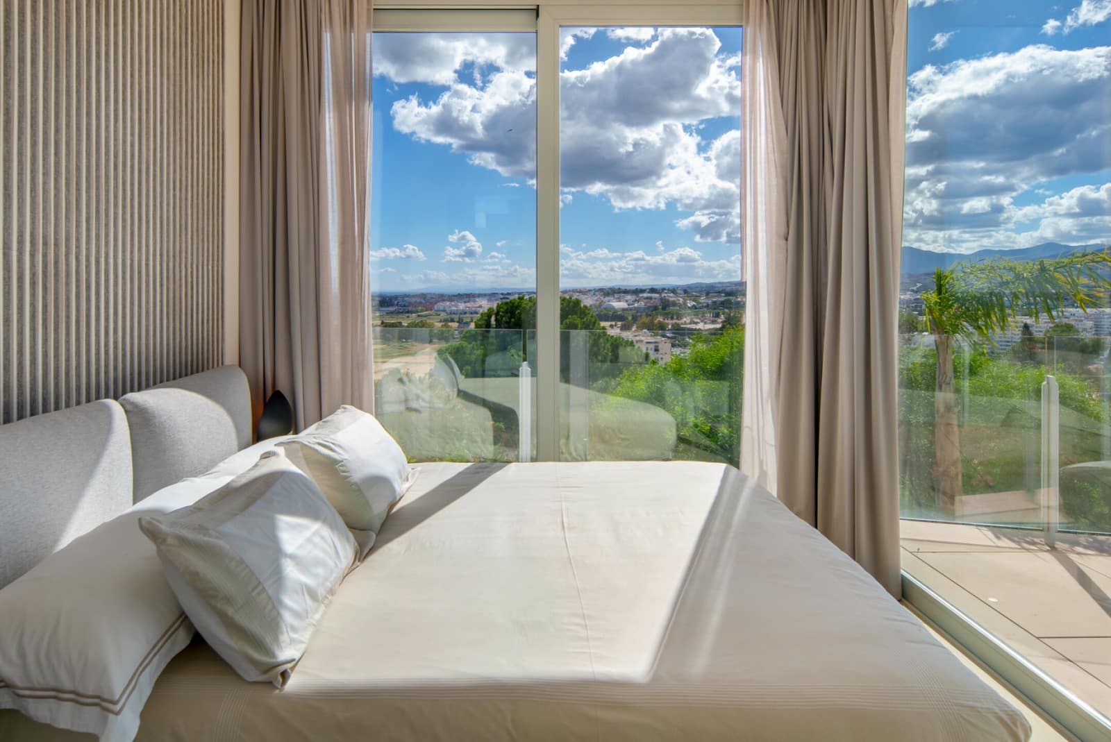 4 soverom Villa til salgs i Nueva Andalucia med svømmebasseng - € 2 775 000 (Ref: 9878982)