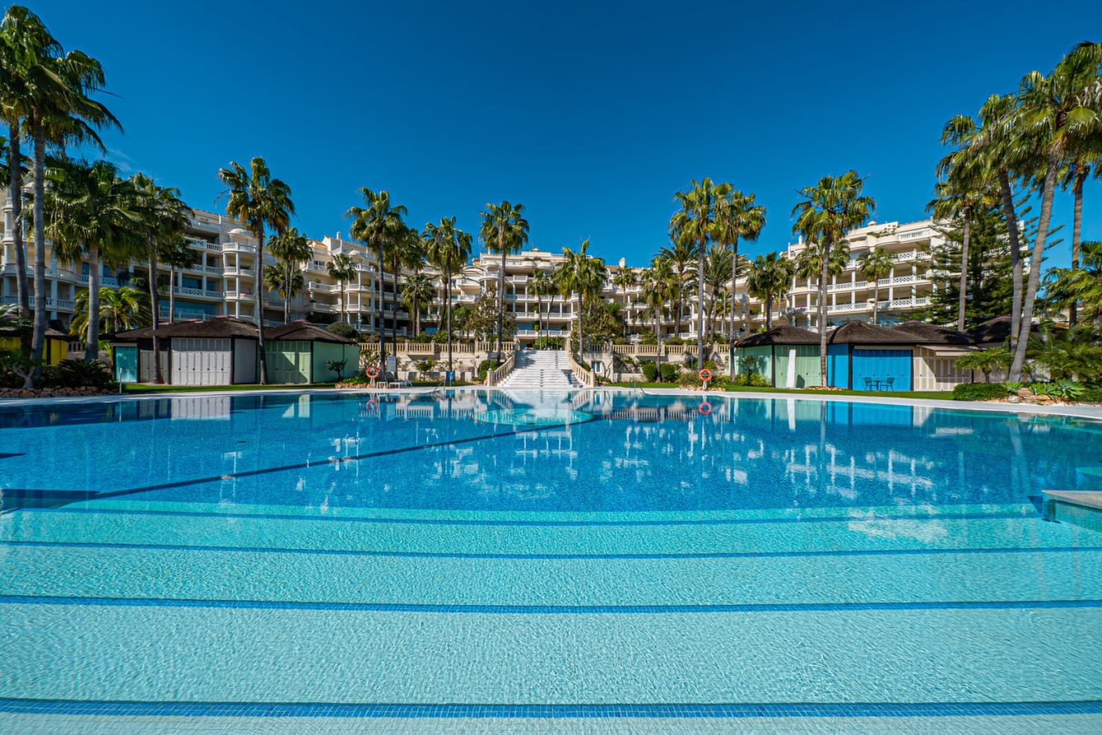 3 Zimmer Apartment zu verkaufen in Estepona mit Pool Garage - 4.750.000 € (Ref: 9878983)
