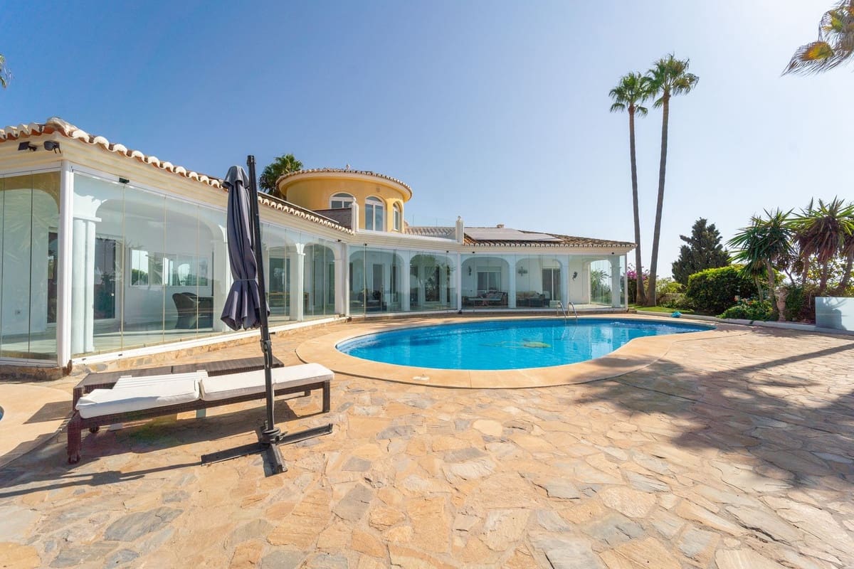 5 slaapkamer Villa te koop in Mijas Costa met zwembad - € 2.450.000 (Ref: 9878984)