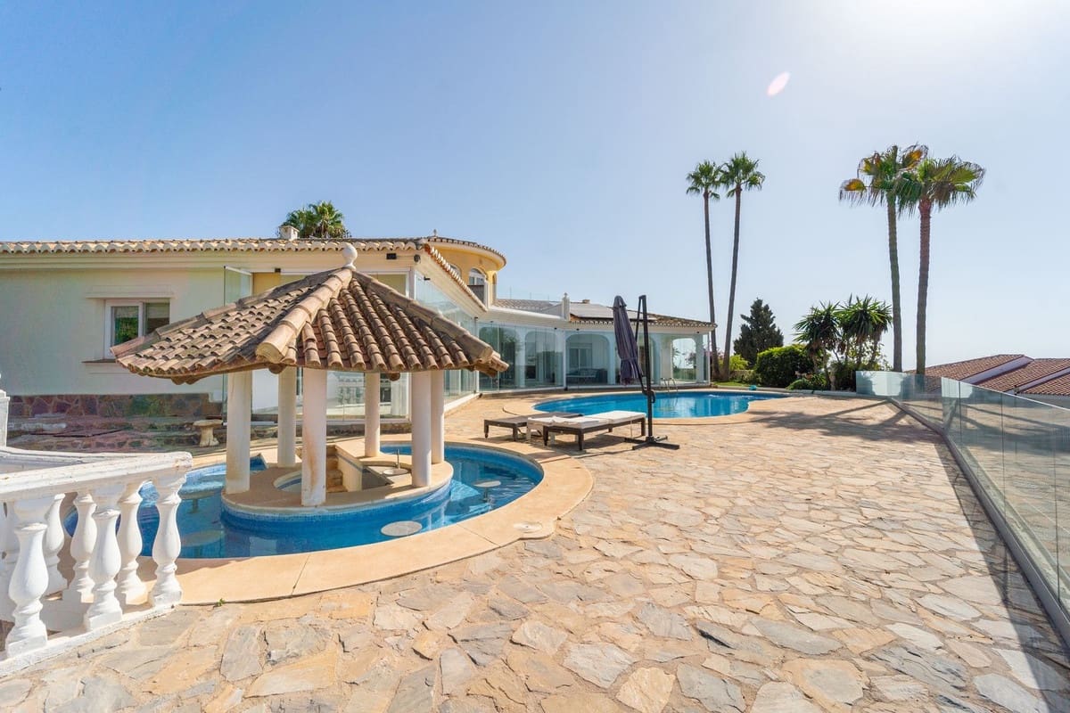 5 slaapkamer Villa te koop in Mijas Costa met zwembad - € 2.450.000 (Ref: 9878984)