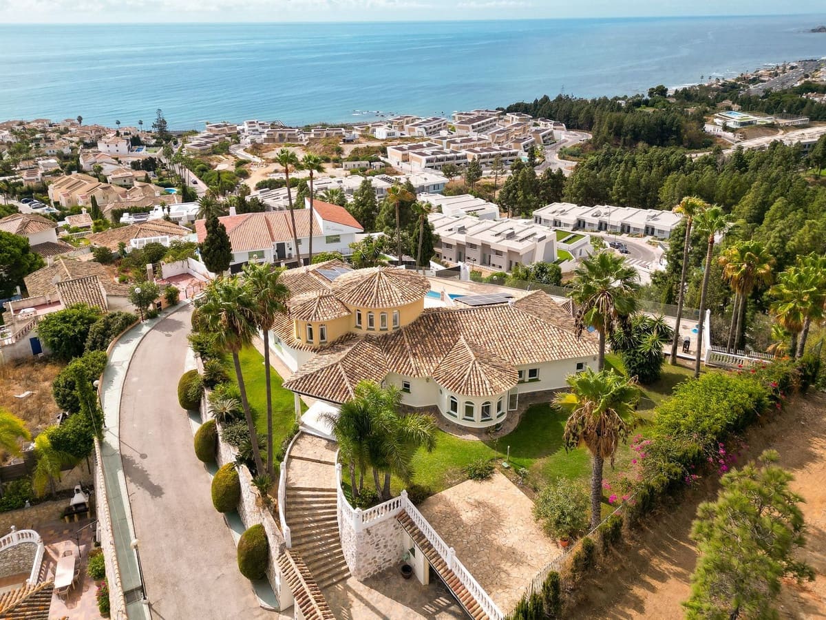 5 slaapkamer Villa te koop in Mijas Costa met zwembad - € 2.450.000 (Ref: 9878984)