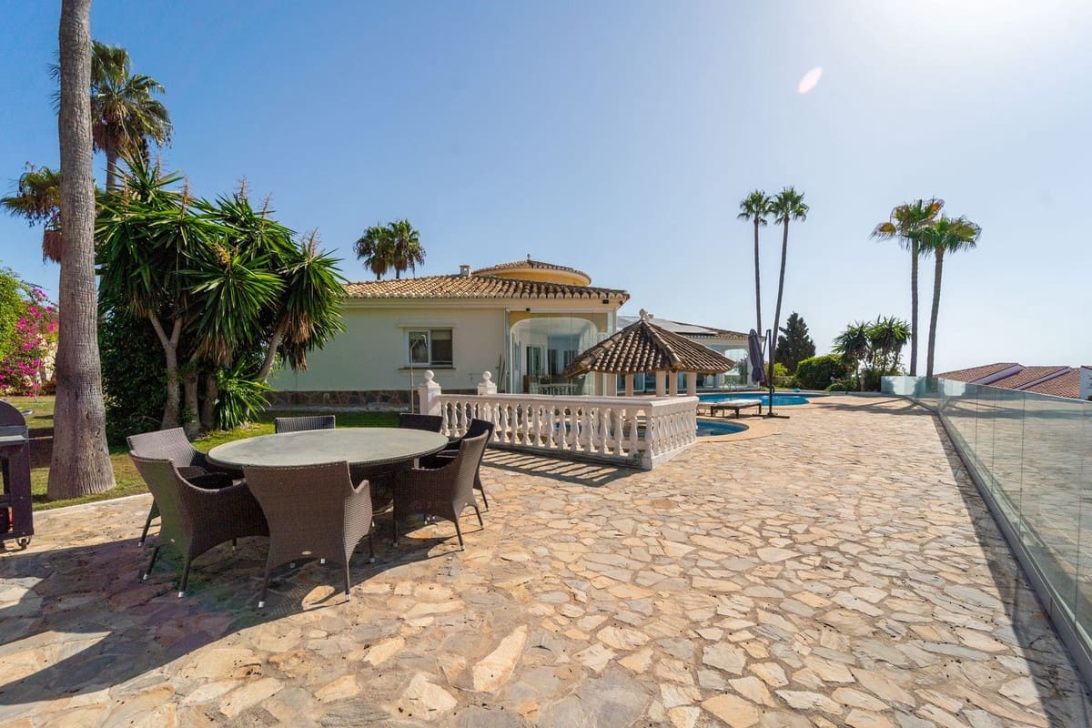5 slaapkamer Villa te koop in Mijas Costa met zwembad - € 2.450.000 (Ref: 9878984)