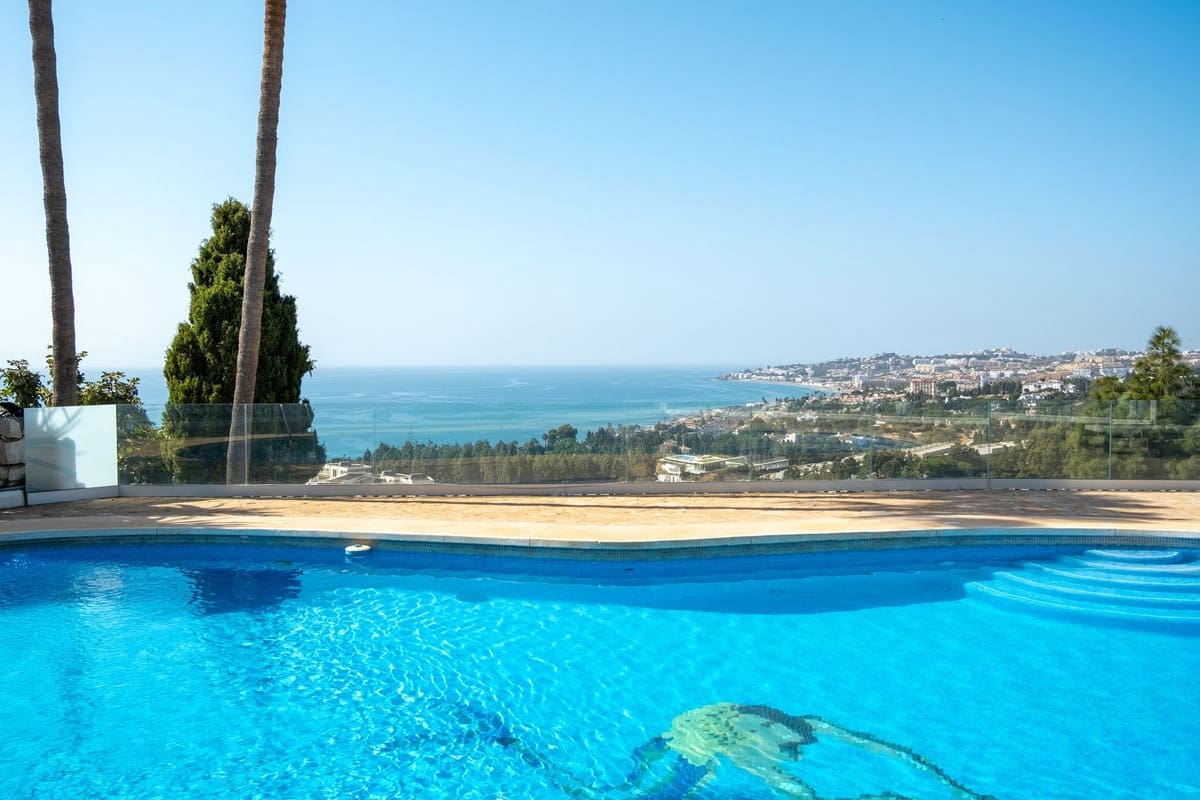 5 slaapkamer Villa te koop in Mijas Costa met zwembad - € 2.450.000 (Ref: 9878984)