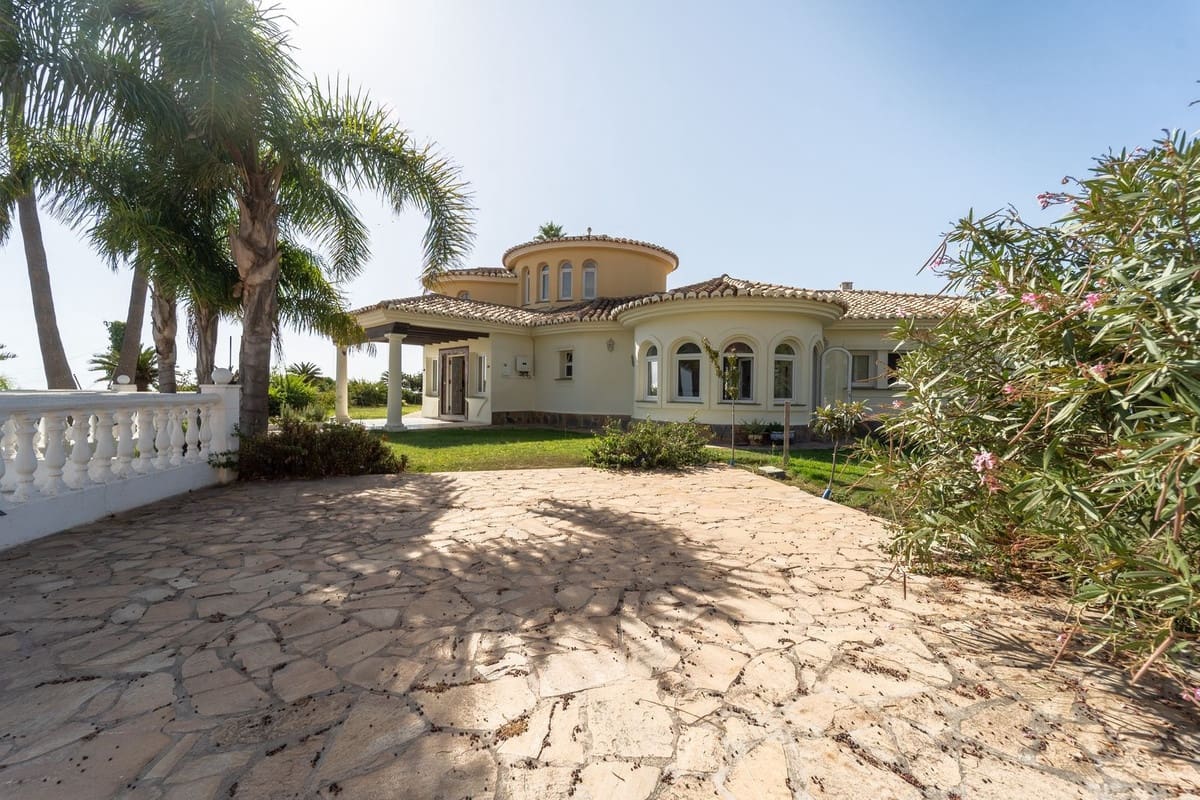 5 slaapkamer Villa te koop in Mijas Costa met zwembad - € 2.450.000 (Ref: 9878984)