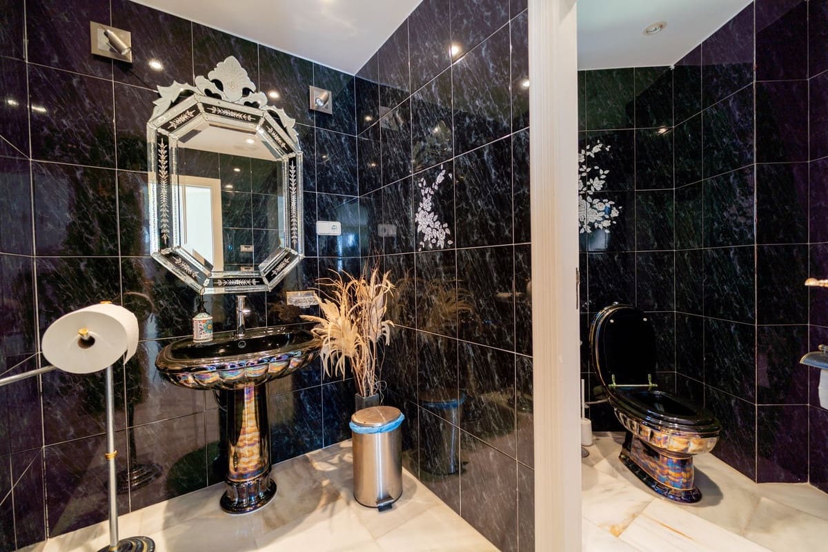 5 slaapkamer Villa te koop in Mijas Costa met zwembad - € 2.450.000 (Ref: 9878984)