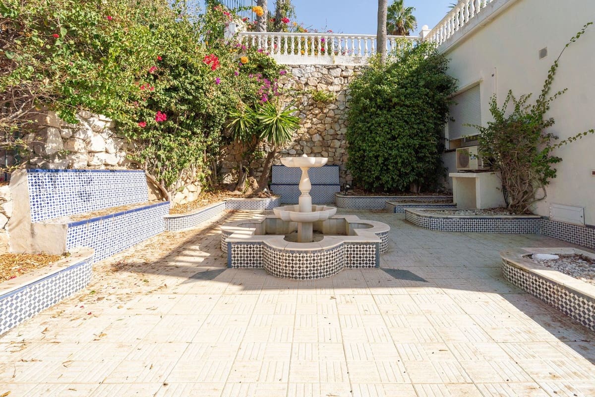 5 slaapkamer Villa te koop in Mijas Costa met zwembad - € 2.450.000 (Ref: 9878984)