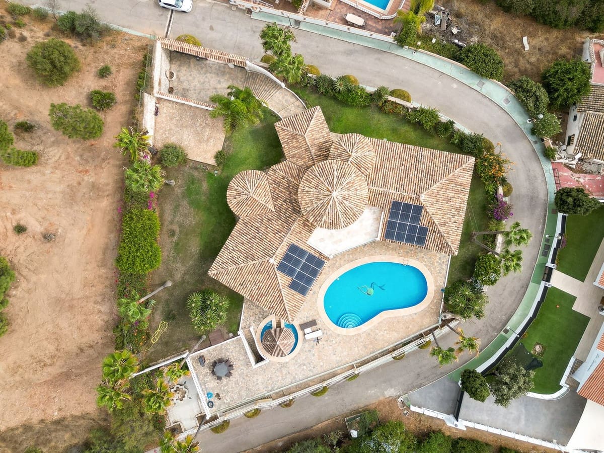 5 slaapkamer Villa te koop in Mijas Costa met zwembad - € 2.450.000 (Ref: 9878984)