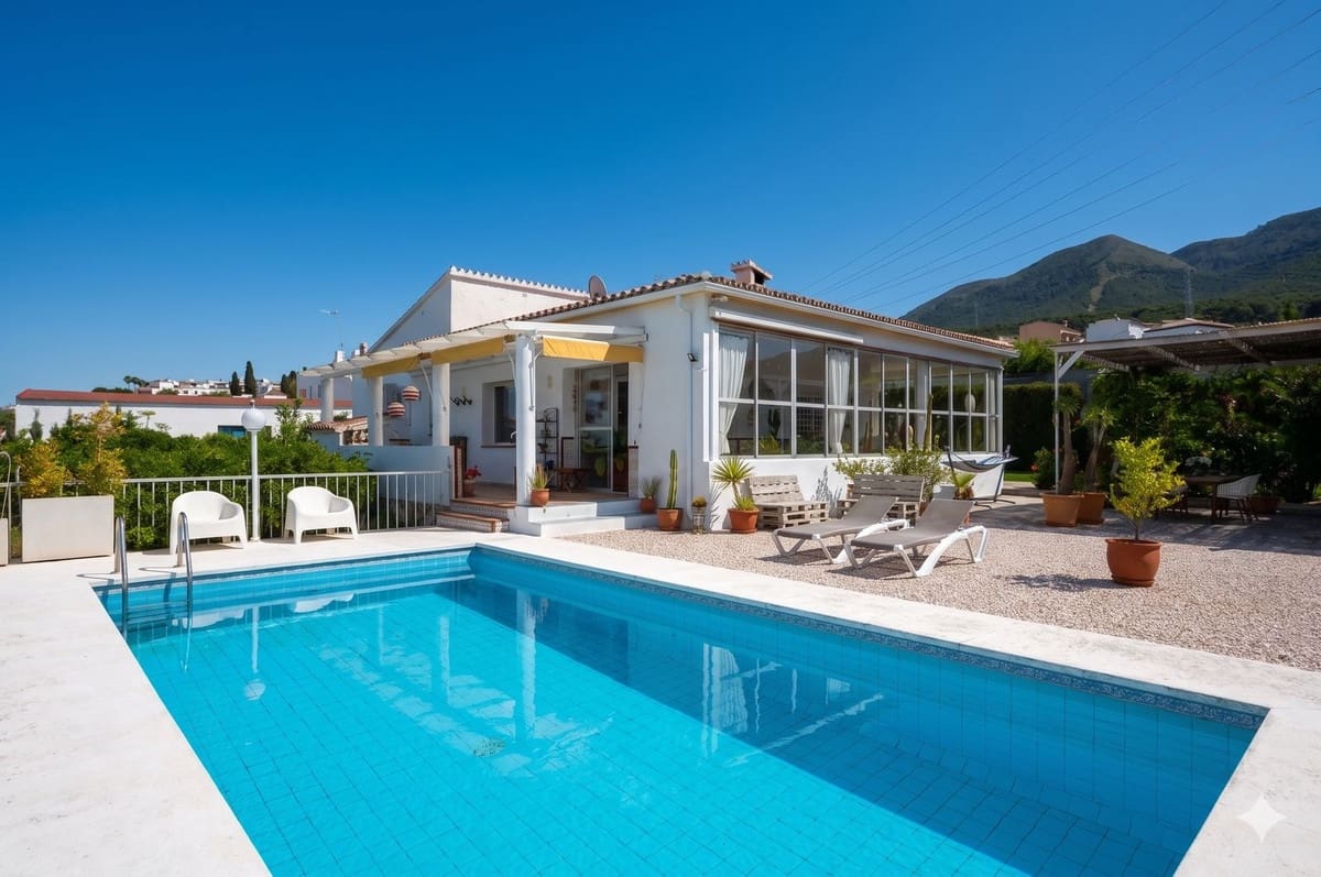 3 bedroom Villa for sale in Alhaurin el Grande with pool - € 695,000 (Ref: 9878985)