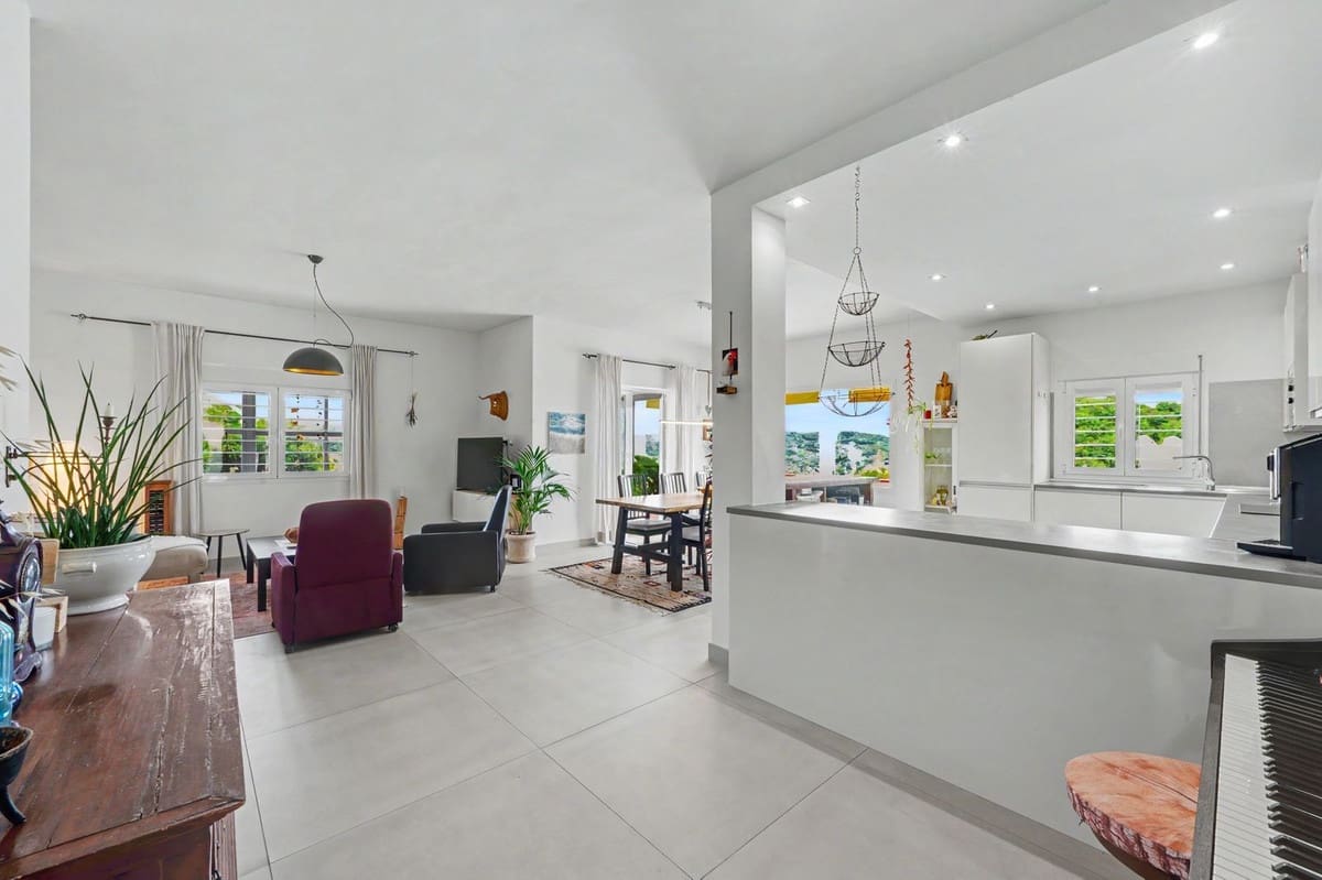 3 bedroom Villa for sale in Alhaurin el Grande with pool - € 695,000 (Ref: 9878985)