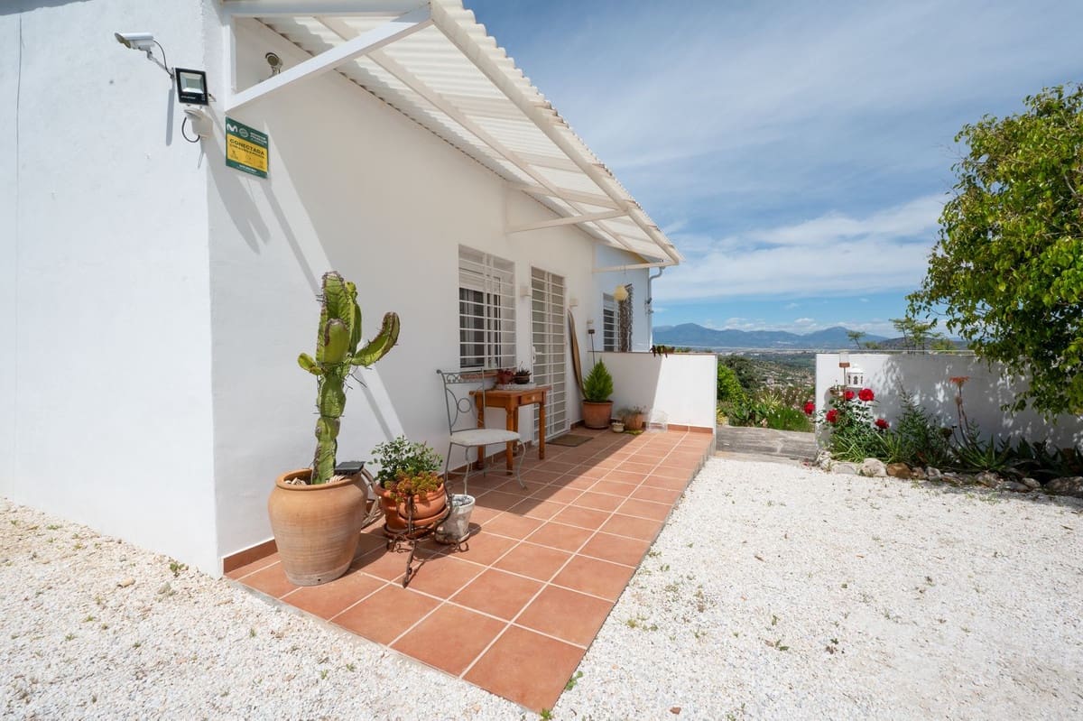 3 bedroom Villa for sale in Alhaurin el Grande with pool - € 695,000 (Ref: 9878985)