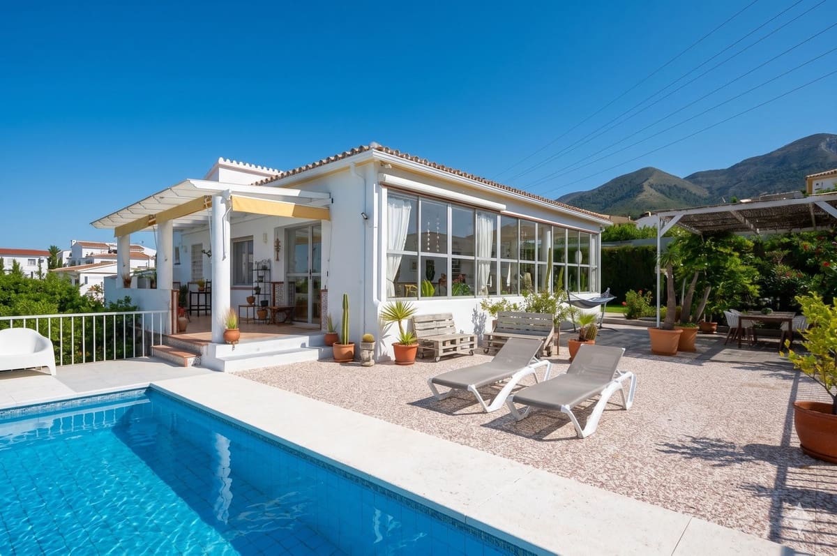 3 bedroom Villa for sale in Alhaurin el Grande with pool - € 695,000 (Ref: 9878985)