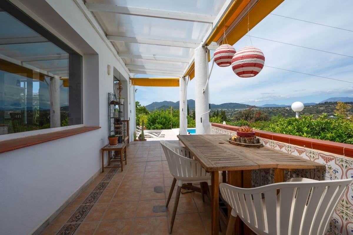 3 bedroom Villa for sale in Alhaurin el Grande with pool - € 695,000 (Ref: 9878985)
