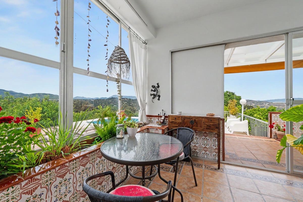 3 bedroom Villa for sale in Alhaurin el Grande with pool - € 695,000 (Ref: 9878985)