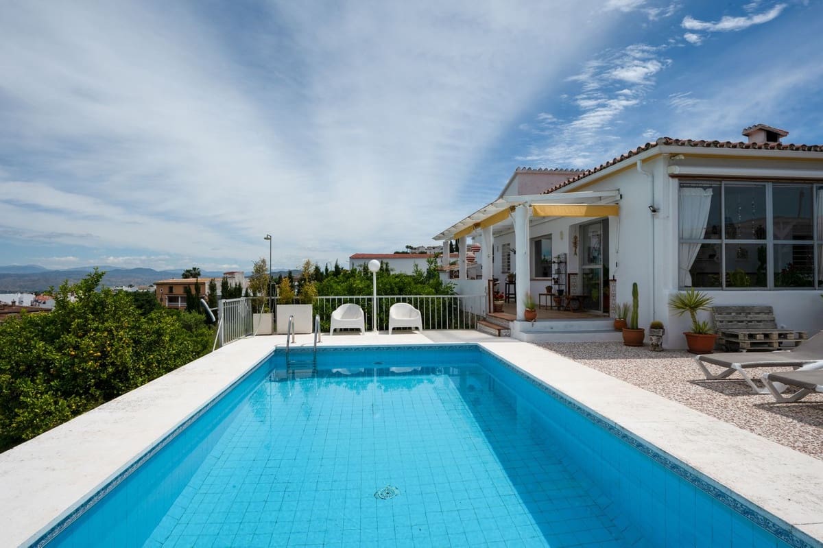 3 bedroom Villa for sale in Alhaurin el Grande with pool - € 695,000 (Ref: 9878985)