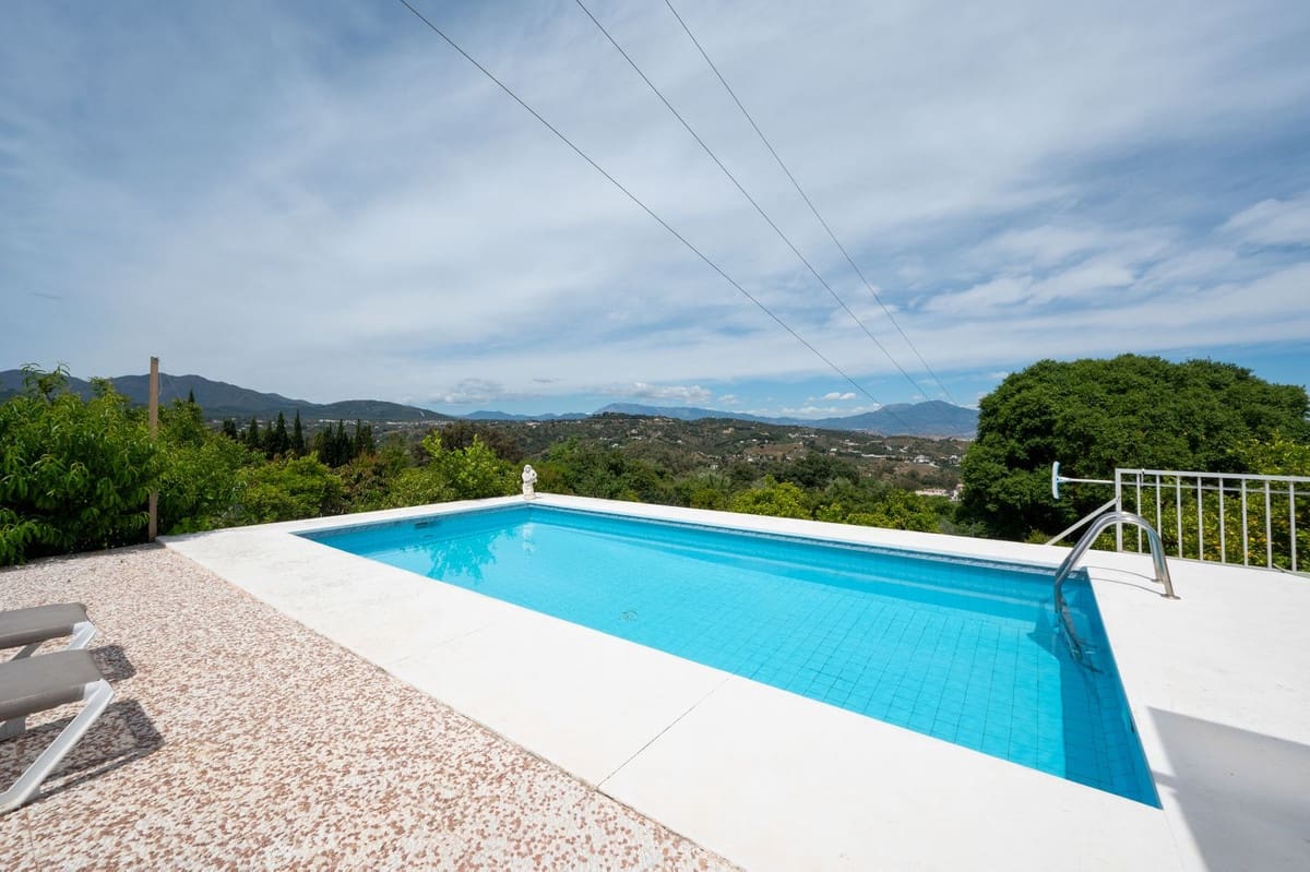 3 bedroom Villa for sale in Alhaurin el Grande with pool - € 695,000 (Ref: 9878985)
