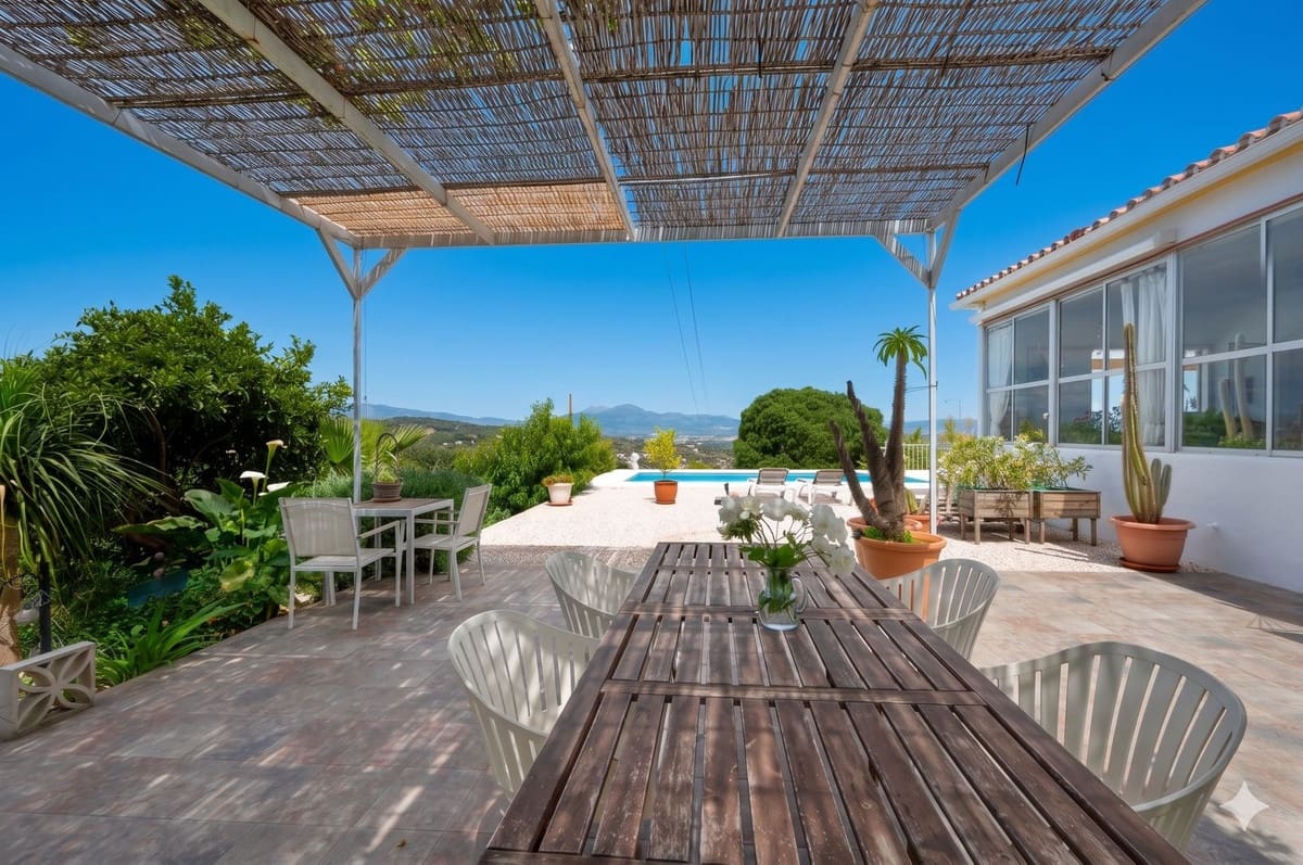 3 bedroom Villa for sale in Alhaurin el Grande with pool - € 695,000 (Ref: 9878985)