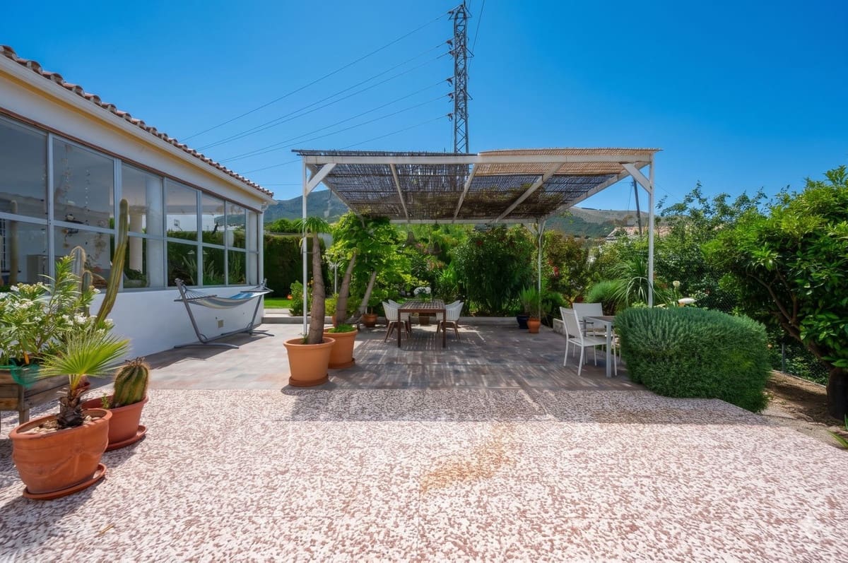 3 bedroom Villa for sale in Alhaurin el Grande with pool - € 695,000 (Ref: 9878985)
