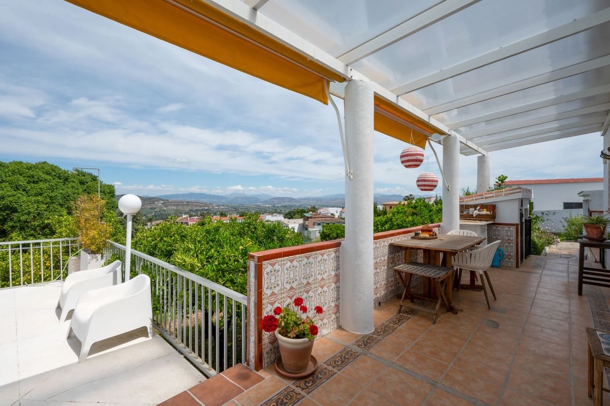3 bedroom Villa for sale in Alhaurin el Grande with pool - € 695,000 (Ref: 9878985)