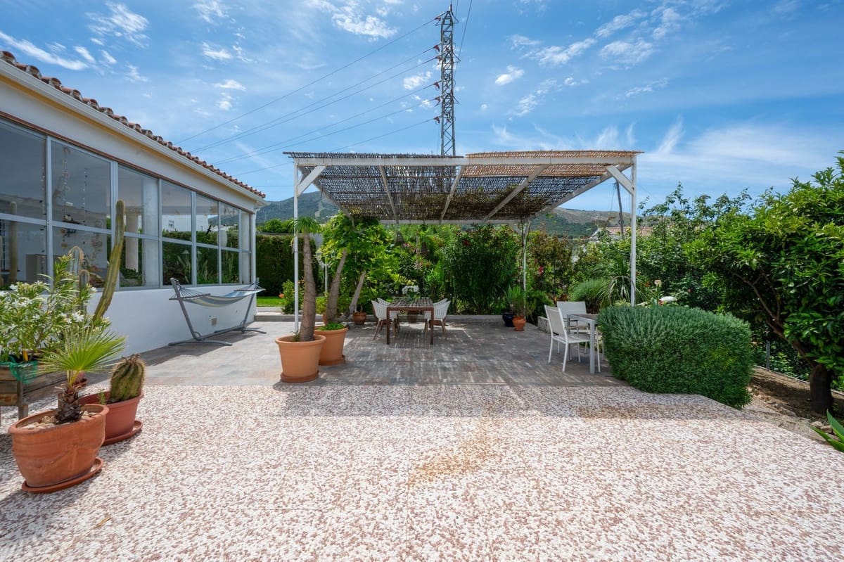 3 bedroom Villa for sale in Alhaurin el Grande with pool - € 695,000 (Ref: 9878985)