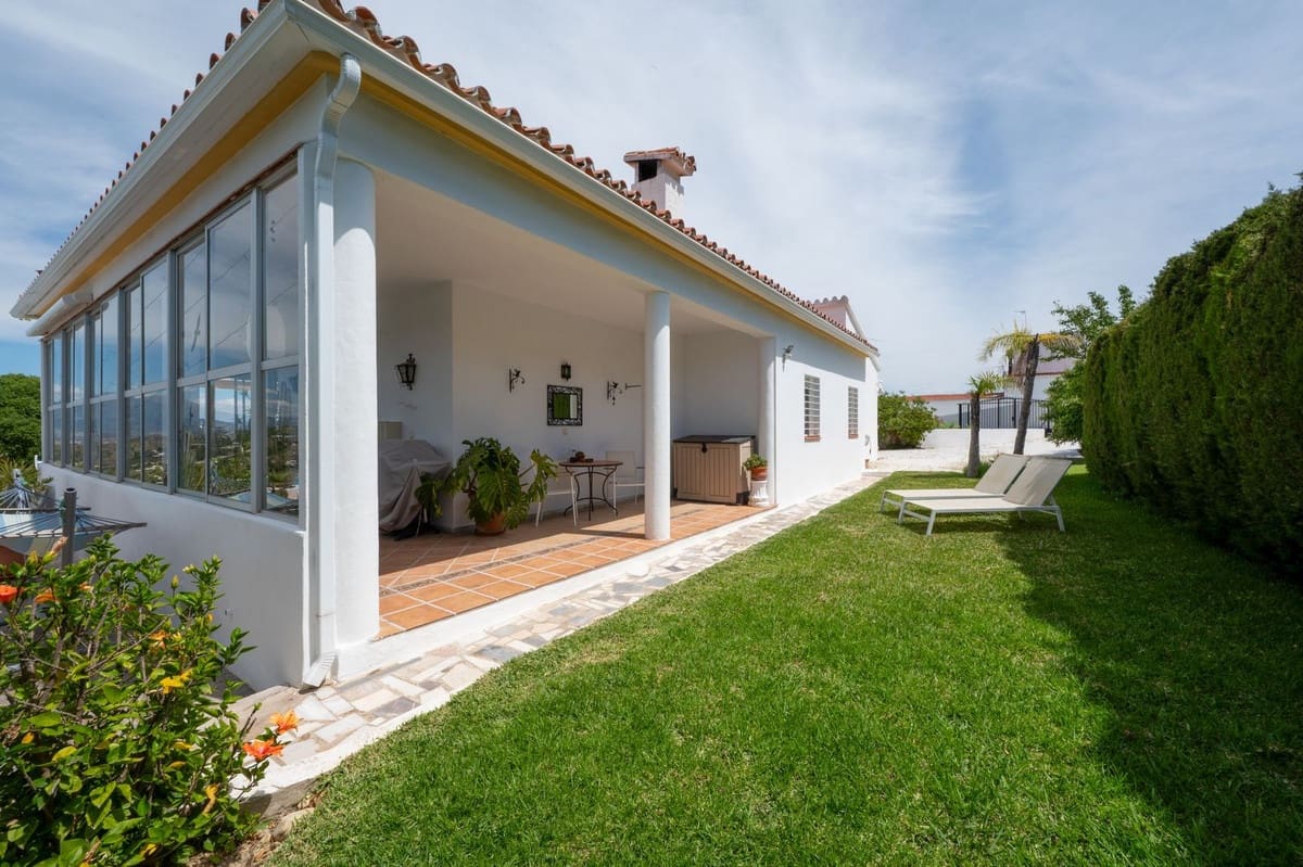 3 bedroom Villa for sale in Alhaurin el Grande with pool - € 695,000 (Ref: 9878985)