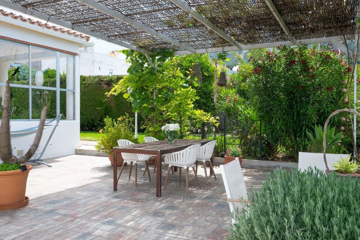 3 bedroom Villa for sale in Alhaurin el Grande with pool - € 695,000 (Ref: 9878985)