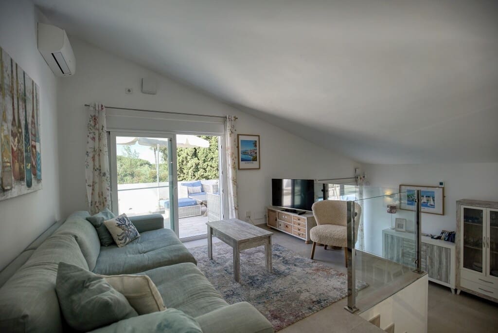 2 Zimmer Villa zu verkaufen in Estepona mit Pool - 850.000 € (Ref: 9878986)