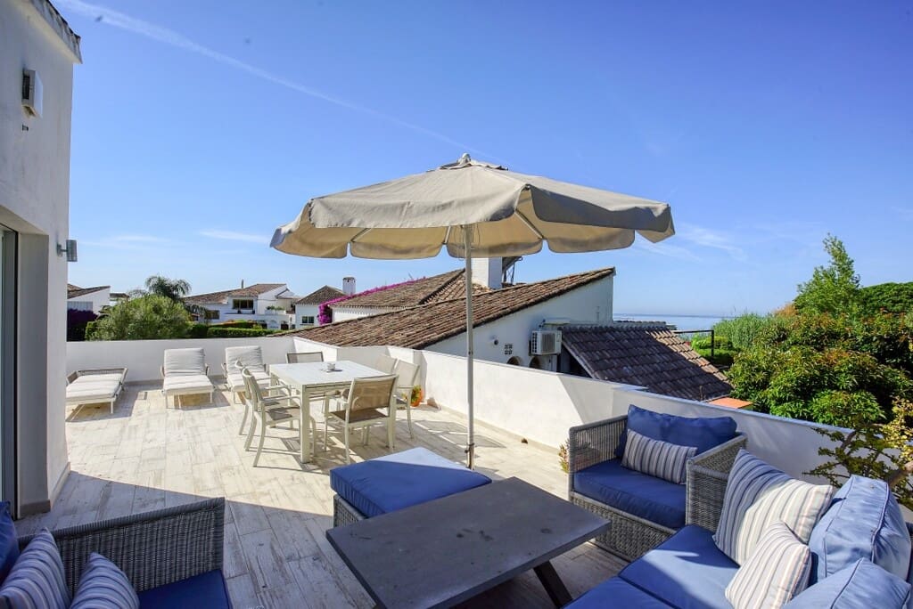 2 Zimmer Villa zu verkaufen in Estepona mit Pool - 850.000 € (Ref: 9878986)