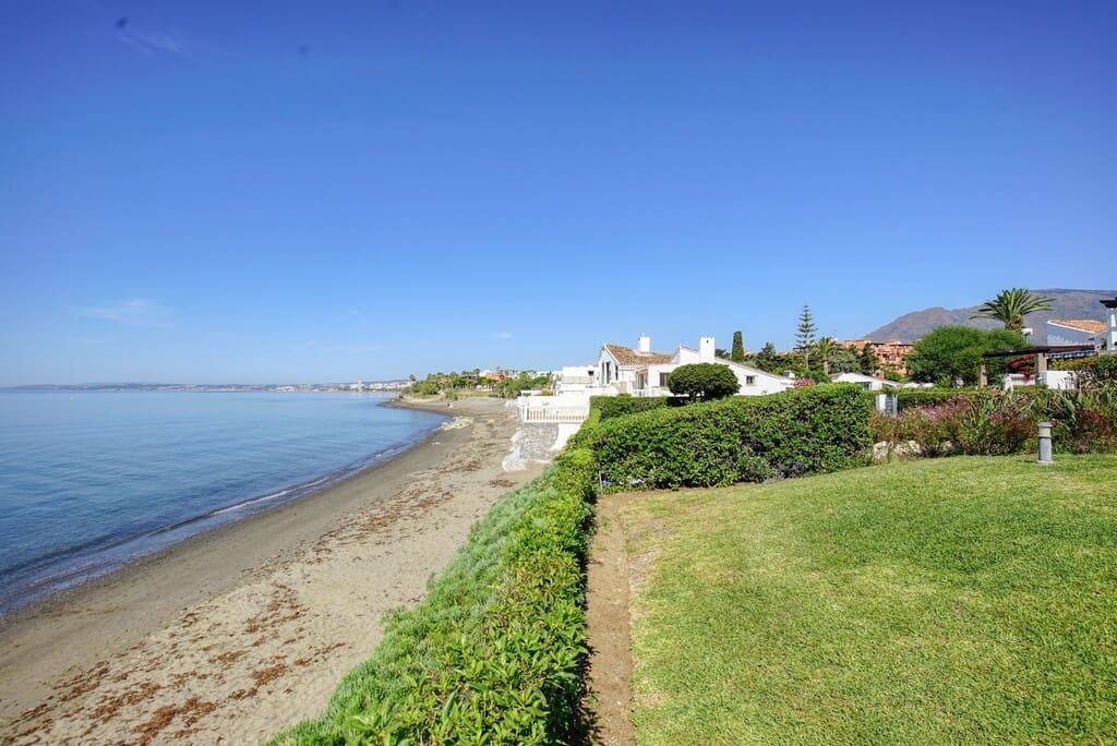 2 Zimmer Villa zu verkaufen in Estepona mit Pool - 850.000 € (Ref: 9878986)