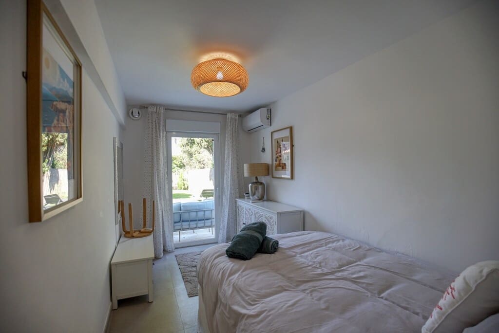 2 Zimmer Villa zu verkaufen in Estepona mit Pool - 850.000 € (Ref: 9878986)