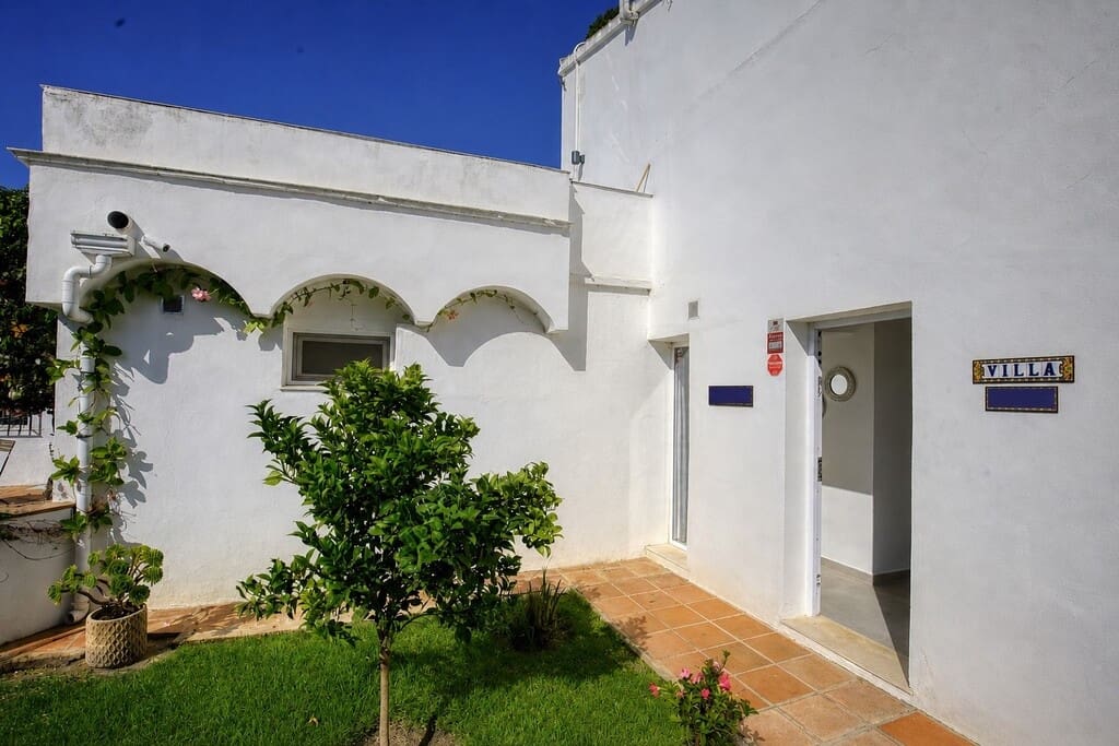 2 Zimmer Villa zu verkaufen in Estepona mit Pool - 850.000 € (Ref: 9878986)