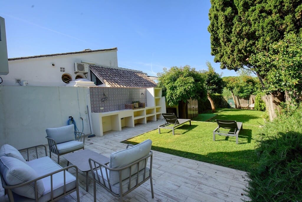 2 Zimmer Villa zu verkaufen in Estepona mit Pool - 850.000 € (Ref: 9878986)