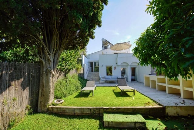 2 Zimmer Villa zu verkaufen in Centro, Estepona mit Pool - 850.000 € (Ref: 9878986)