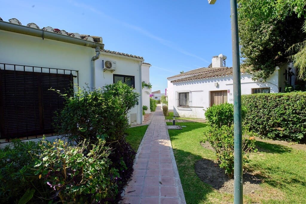 2 Zimmer Villa zu verkaufen in Estepona mit Pool - 850.000 € (Ref: 9878986)