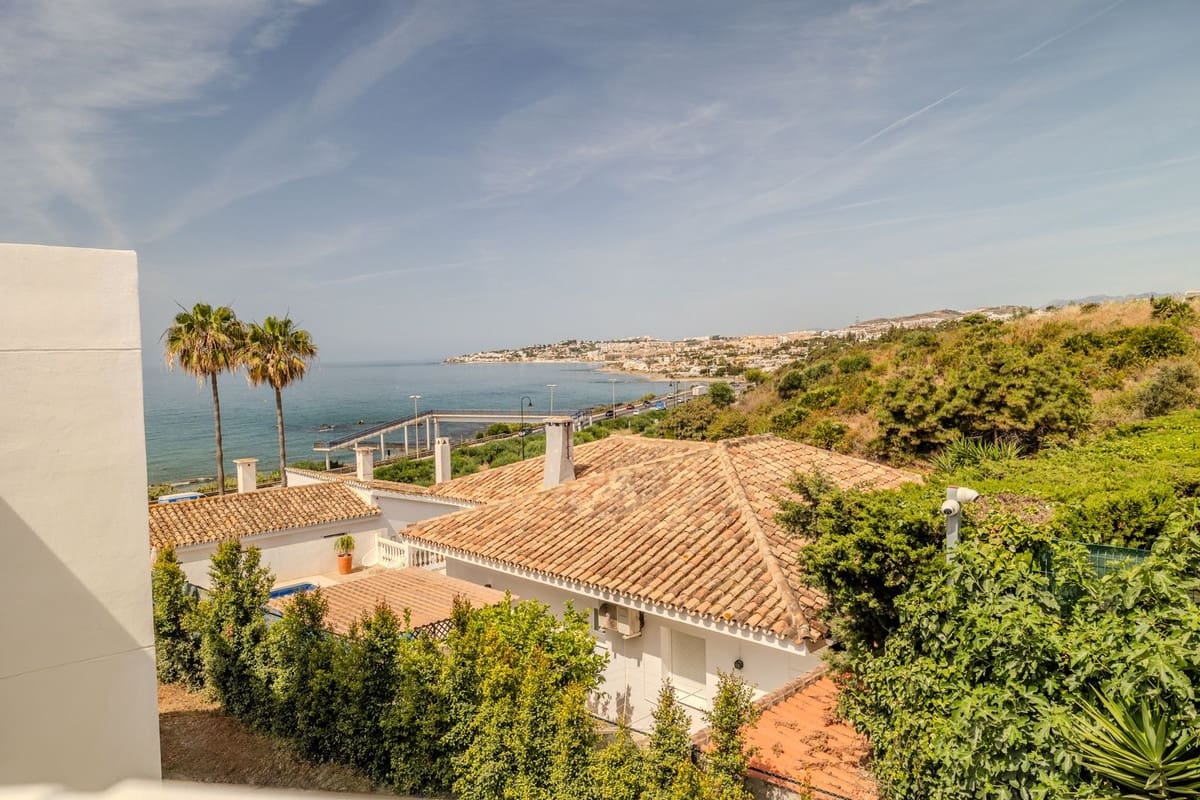 5 slaapkamer Villa te koop in El Faro met zwembad garage - € 1.595.000 (Ref: 9878987)