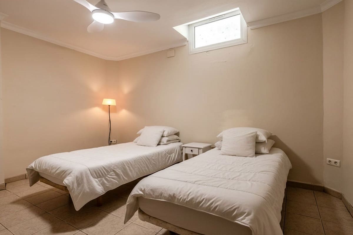 5 slaapkamer Villa te koop in El Faro met zwembad garage - € 1.595.000 (Ref: 9878987)