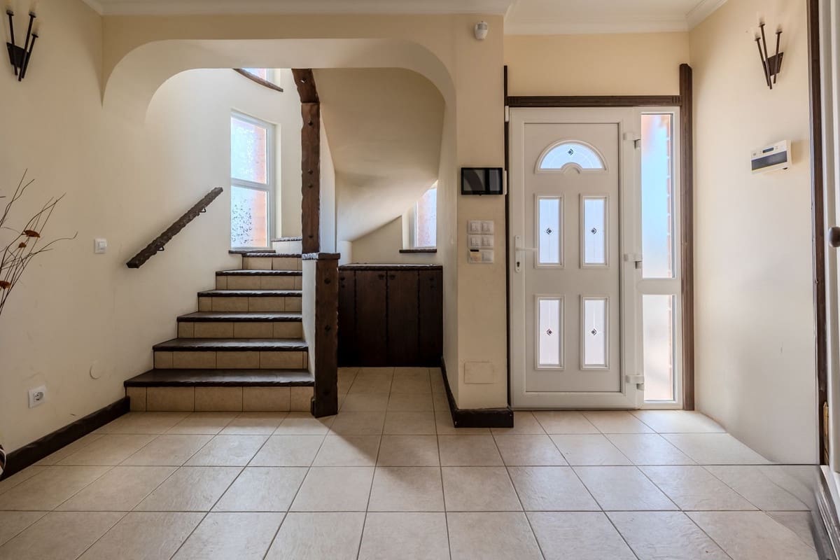 5 slaapkamer Villa te koop in El Faro met zwembad garage - € 1.595.000 (Ref: 9878987)