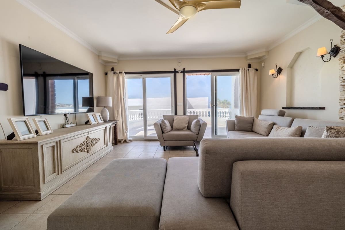 5 slaapkamer Villa te koop in El Faro met zwembad garage - € 1.595.000 (Ref: 9878987)