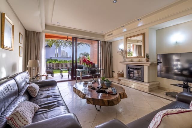 4 sypialnia Dom blizniak na sprzedaż w Golden Mile, Marbella z basenem - 1 595 000 € (Ref: 9878989)