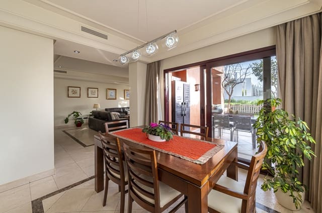 4 sypialnia Dom blizniak na sprzedaż w Golden Mile, Marbella z basenem - 1 595 000 € (Ref: 9878989)