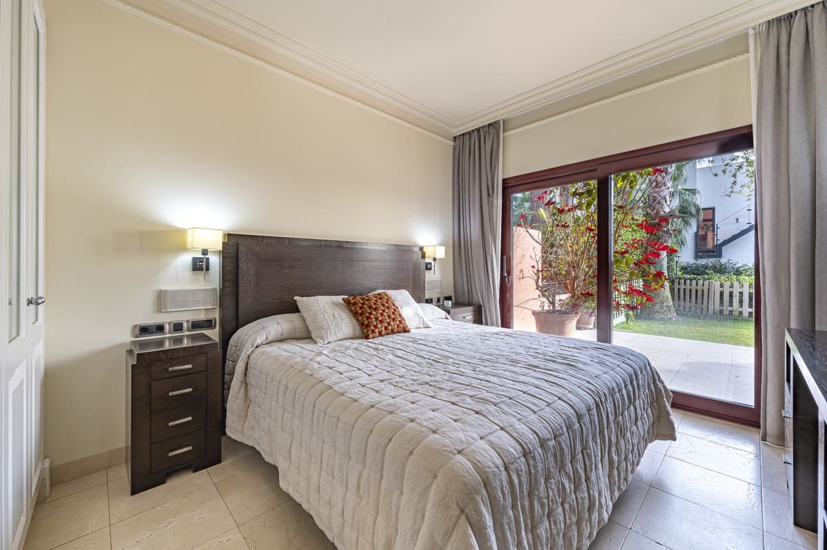4 sypialnia Dom blizniak na sprzedaż w Golden Mile z basenem - 1 595 000 € (Ref: 9878989)