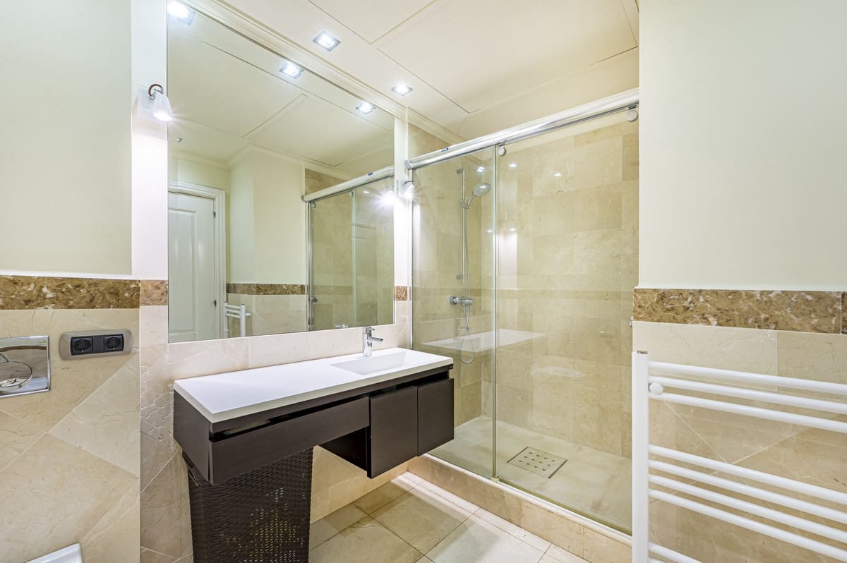 4 sypialnia Dom blizniak na sprzedaż w Golden Mile z basenem - 1 595 000 € (Ref: 9878989)