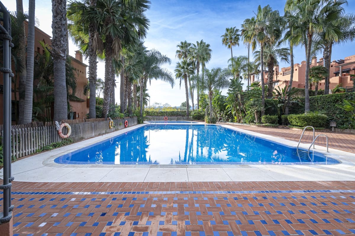 4 sypialnia Dom blizniak na sprzedaż w Golden Mile z basenem - 1 595 000 € (Ref: 9878989)