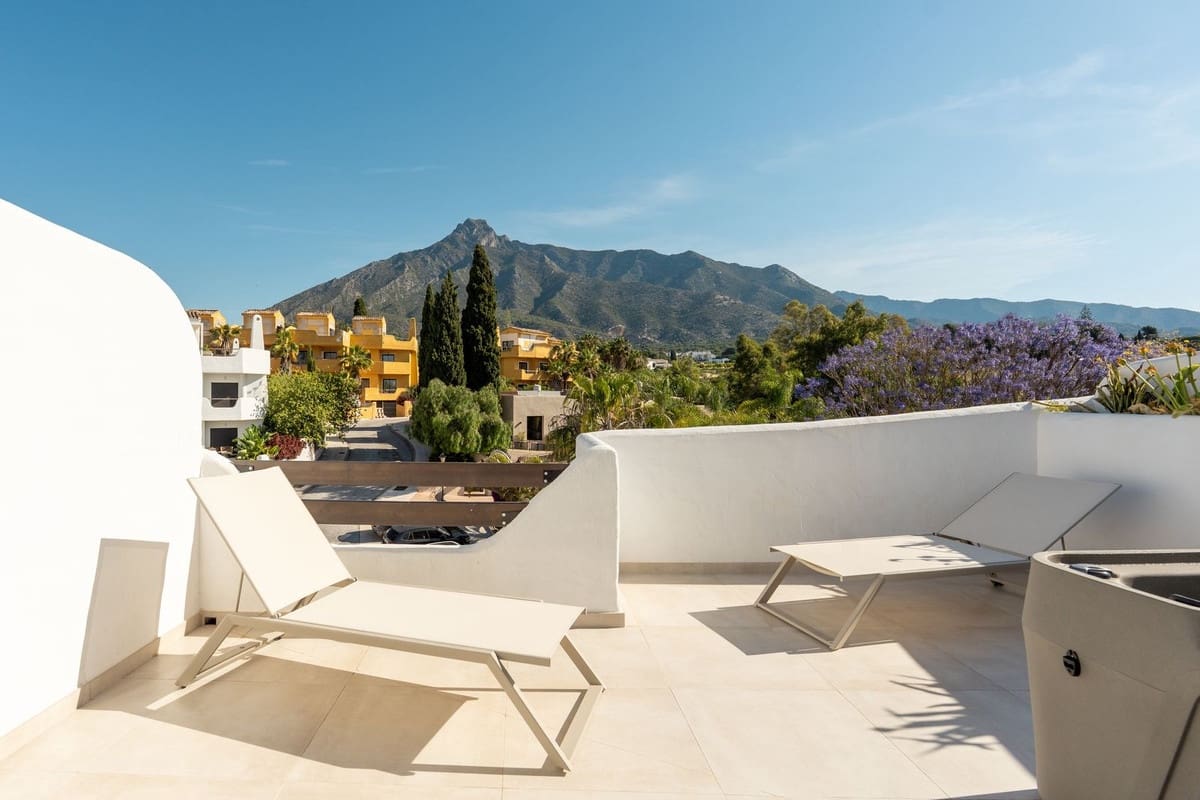 3 soveværelse Byhus til salg i Marbella med swimmingpool garage - € 1.595.000 (Ref: 9878990)