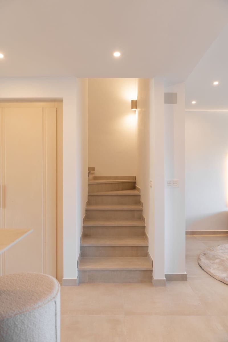 3 soveværelse Byhus til salg i Marbella med swimmingpool garage - € 1.595.000 (Ref: 9878990)